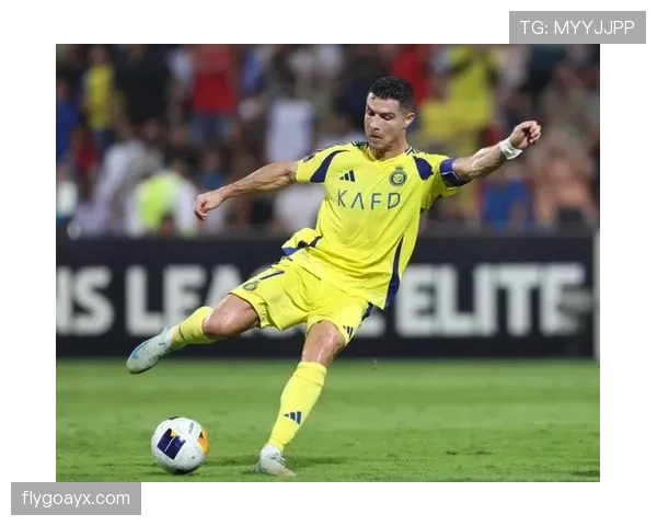 C罗精彩远射再现，状态回暖引发全场热议